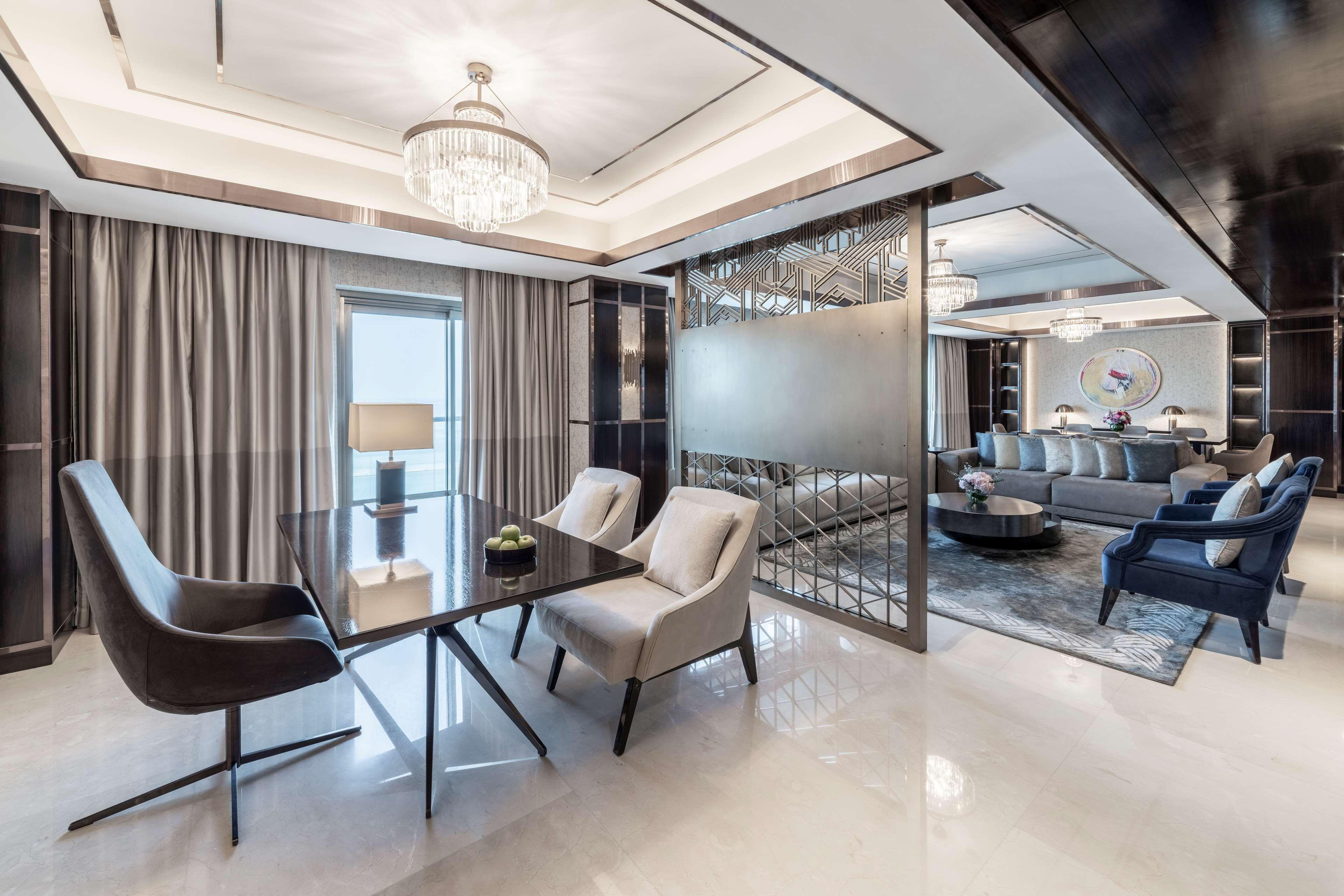 Hotel Hilton Doha The Pearl Esterno foto The Presidential Suite