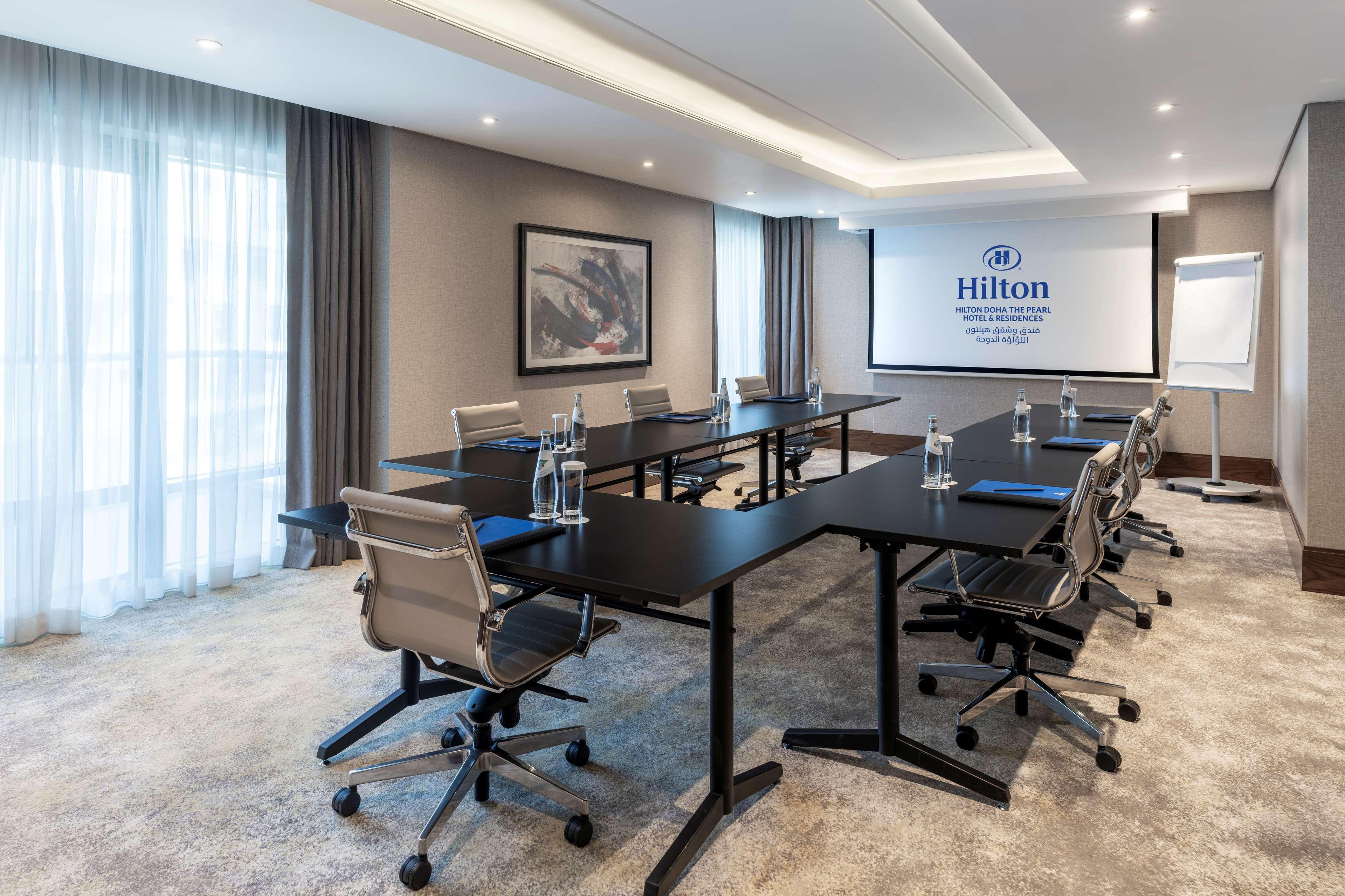 Hotel Hilton Doha The Pearl Esterno foto Meeting room